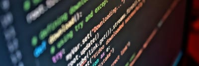 Skärmbild med färgmarkerad programkod.